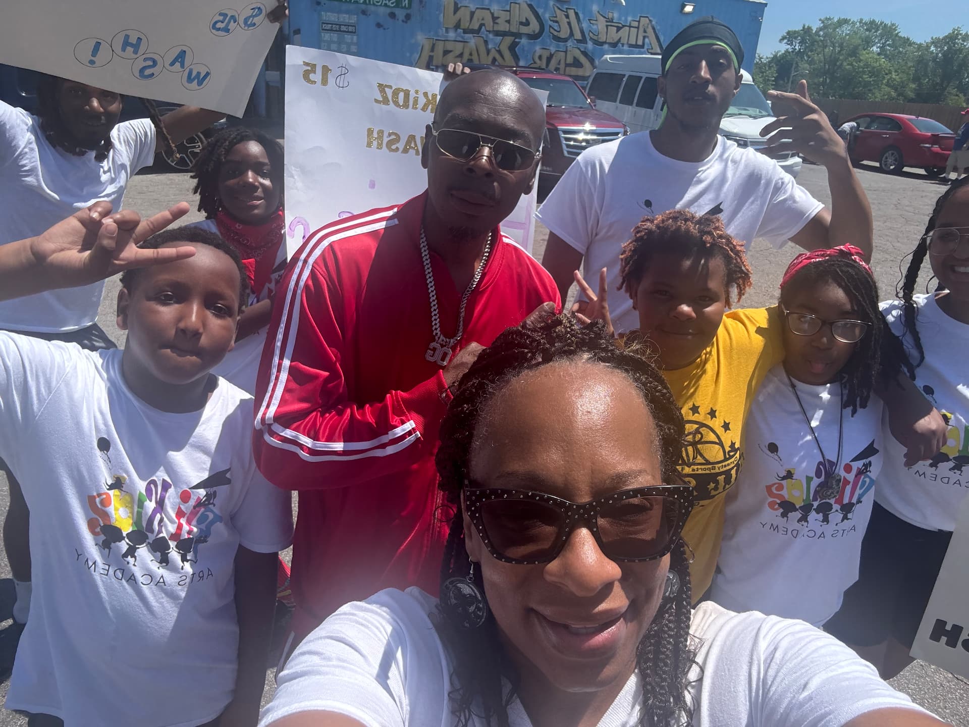 Rashanda Boone with FliKidz youth and community members in Flint